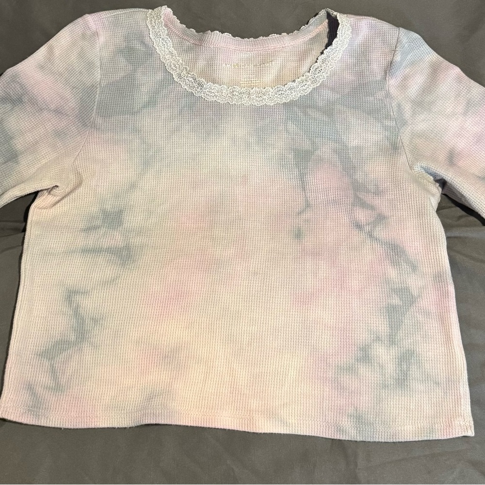 American Eagle Outfitters Lace Trim Top in Gray and Pink